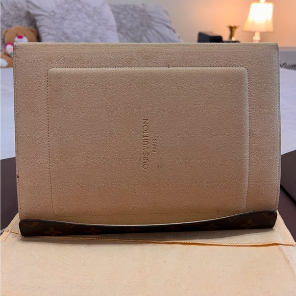 Louis Vuitton iPad case - Picture 7 of 16